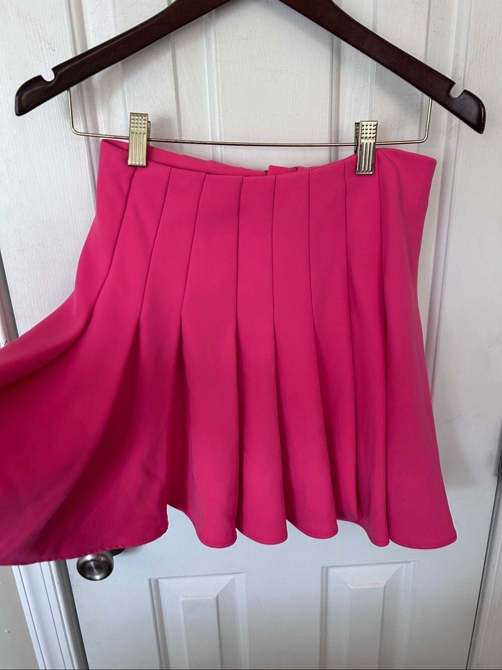 H&M pleated mini skirt bubblegum pink size 4 flair Y2K stylish